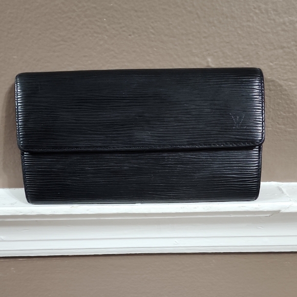 Lv Black Textured Clutch - Picture 1 of 12